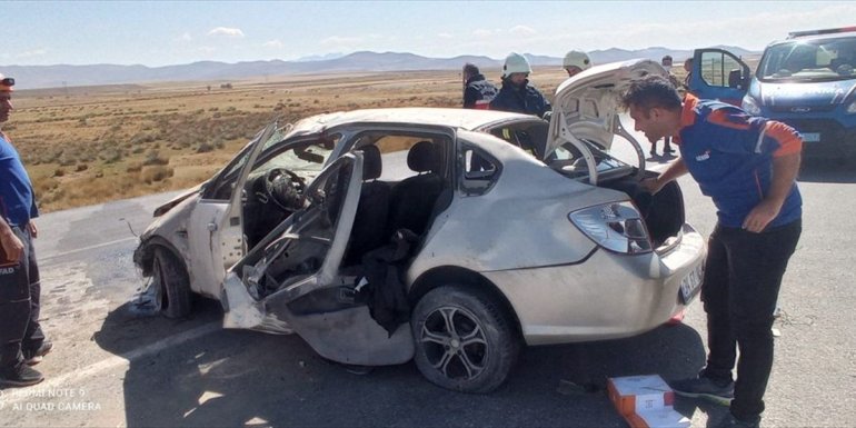 Van'da devrilen otomobilin sürücüsü yaralandı