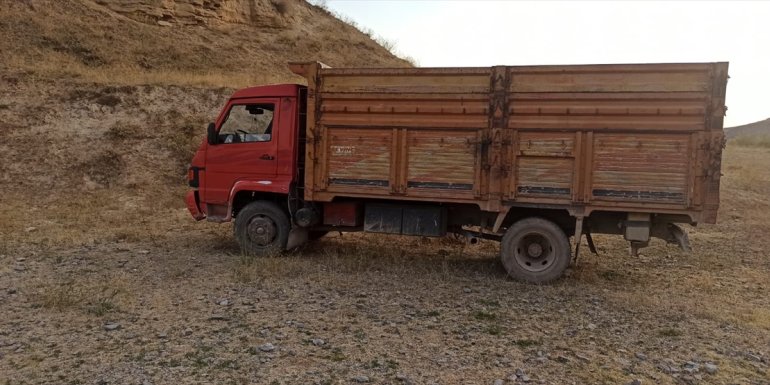 Van'da kaçak kazı yapan 5 kişi suçüstü yakalandı