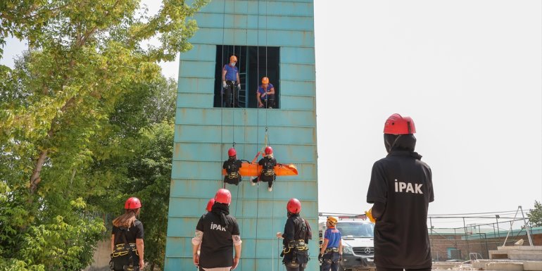 Van'da kadınlardan oluşturulan arama kurtarma timi afetlerde can kurtaracak
