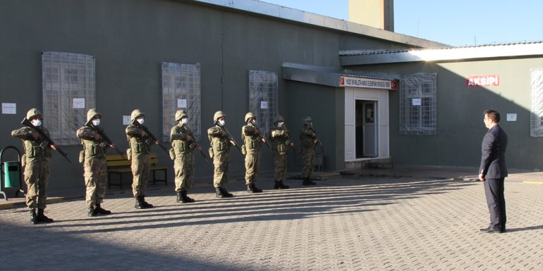 Özalp Kaymakamı Nasır sınır karakollarını ziyaret etti