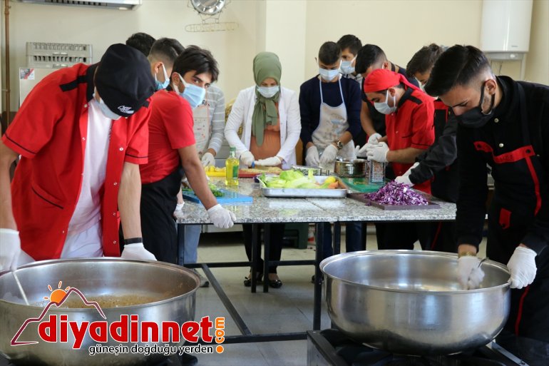 AĞRI Taşımalı öğrencilerin yemeklerini hazırlıyor liseli ağabeyleri - eğitimdeki 6