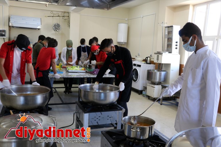 öğrencilerin eğitimdeki - Taşımalı ağabeyleri yemeklerini hazırlıyor liseli AĞRI 8