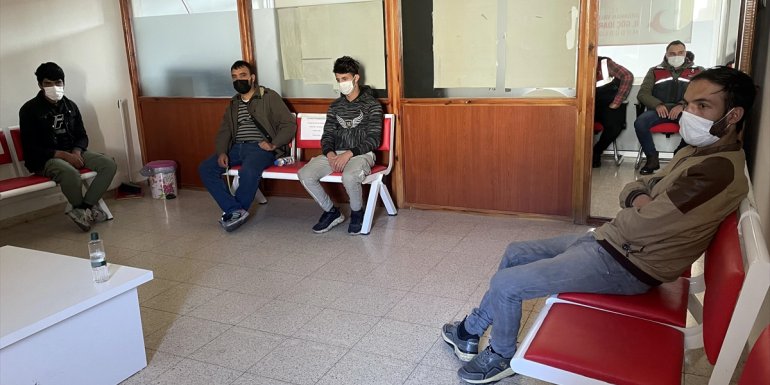 Ardahan'da durdurulan üç araçta 27 düzensiz göçmen yakalandı