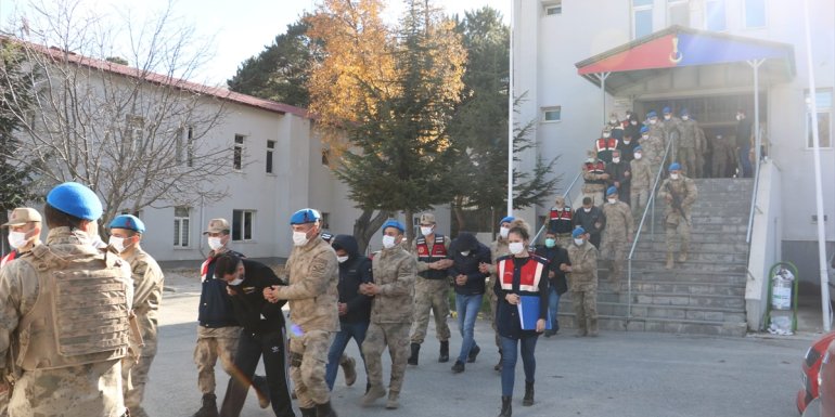 Bitlis merkezli göçmen kaçakçılığı operasyonunda 20 şüpheli yakalandı