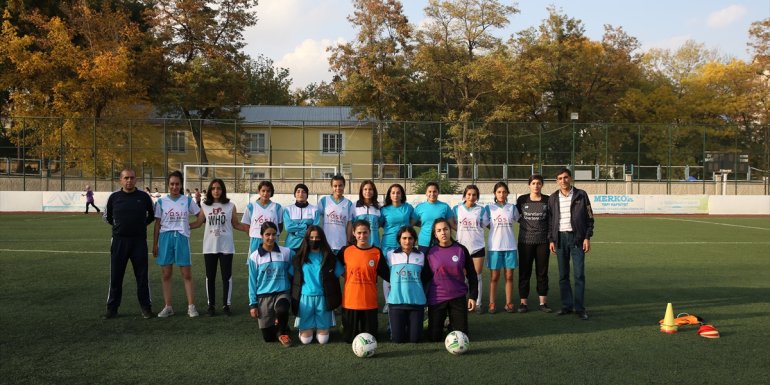 Bitlisli kadın futbolcular 'üst lig' hedefiyle çalışıyor