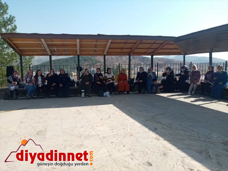Bitlisli kadınlar Siirt'in tarihi mekanlarını gezdi