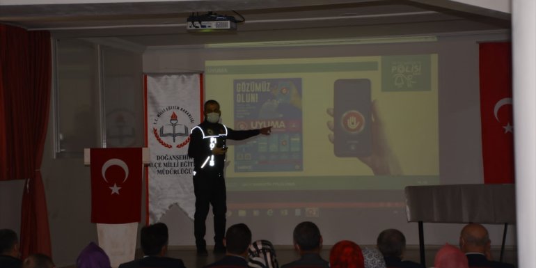 Doğanşehir'de "En İyi Narkotik Polisi Anne" projesi kapsamında bilgilendirme yapıldı
