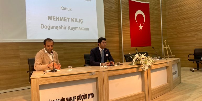 Doğanşehir Kaymakamı Kılıç, öğrencilerle buluştu