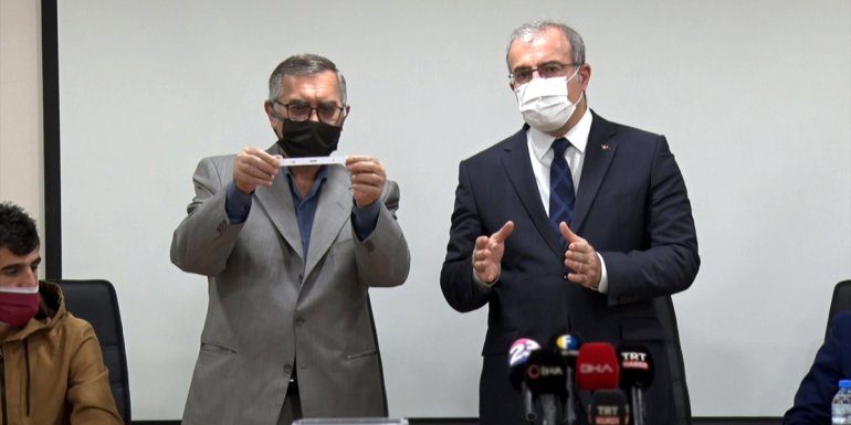 Elazığ'da 452 deprem konutu için kura çekildi