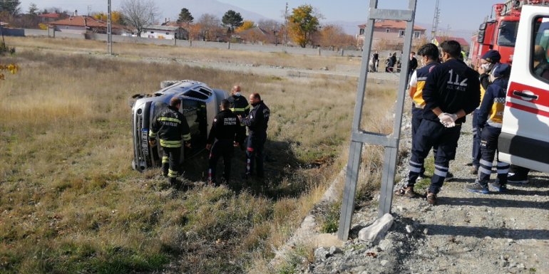 Erzincan'da çocukların otomobille tehlikeli gezisi kazayla sonuçlandı