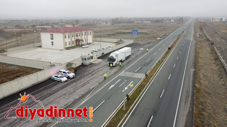 Erzincan'da trafik ekipleri yüksek rakımlı geçitleri kullanacak sürücüleri uyardı