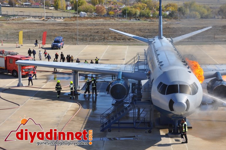 Erzincan'da uçak kazası tatbikatı yapıldı