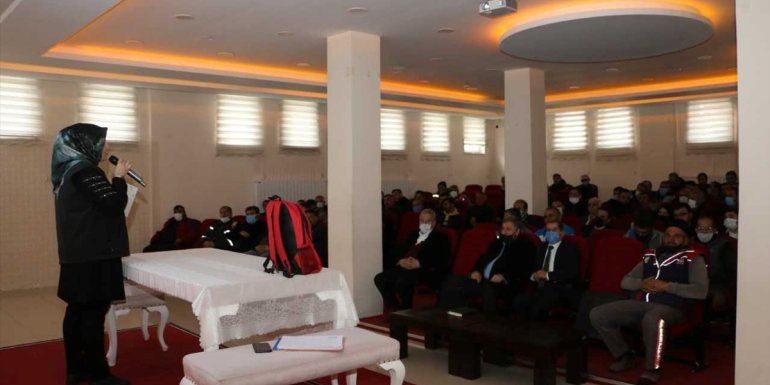 Erzurum'da AFAD görevlileri belediye personeline doğal afetlerde alınacak tedbirleri anlattı