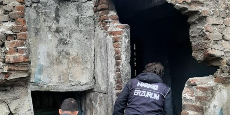 Erzurum'da metruk evler ile tenha bölgeler polisin yakın takibine alındı