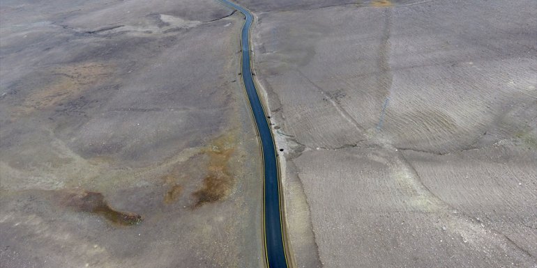 Erzurum'da yol yapım çalışmaları kar yağana kadar devam edecek