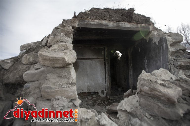 - görenler hasar çadırlarda sıcak geceyi Depremde ERZURUM geçirdi evleri 13
