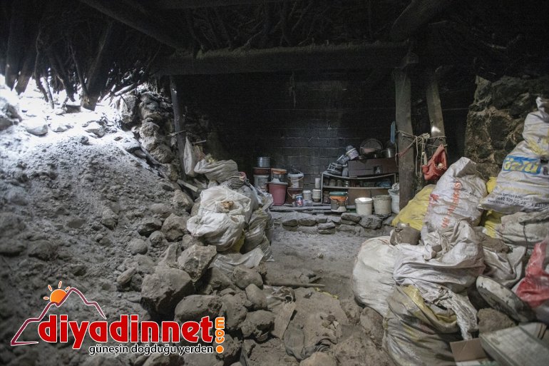 çadırlarda Depremde geceyi evleri geçirdi hasar görenler ERZURUM - sıcak 15