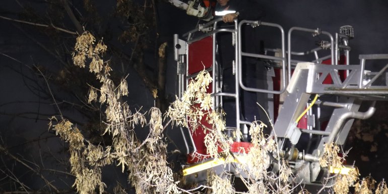 Erzurum'da iki katlı boş binada çıkan yangın büyümeden söndürüldü