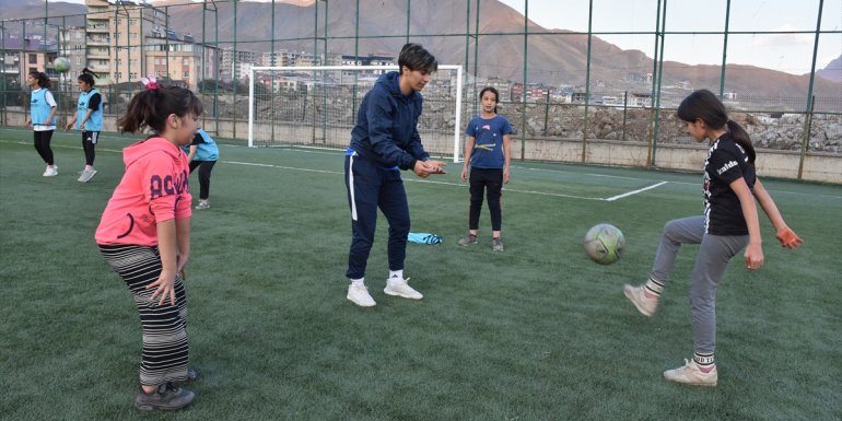 Hakkari'de kadın futbolcuların başarısı, kız çocuklarını bu branşa yöneltti