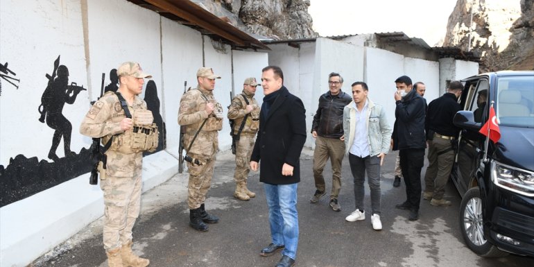 Hakkari Valisi Akbıyık, Çukurca'da ziyaretlerde bulundu