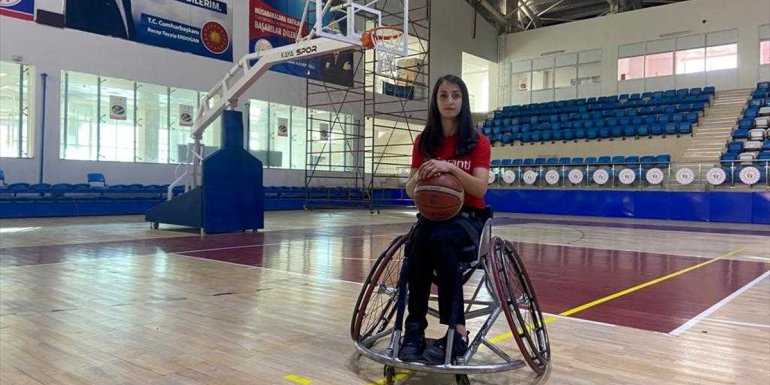 Hakkarili Ceylan Yılmaz, milli takımın başarısı için ter dökecek