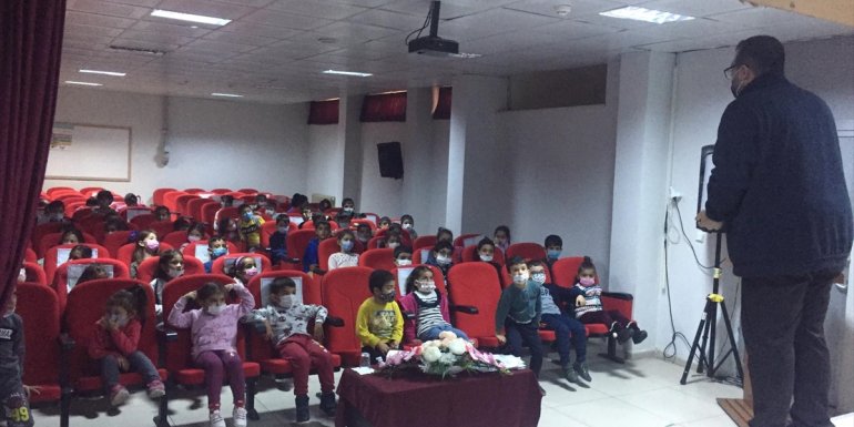 Kale'de Bende Varım Projesi kapsamında tiyatro gösterisi yapıldı