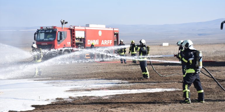Kars Harakani Havalimanı'nda uçak kazası tatbikatı yapıldı