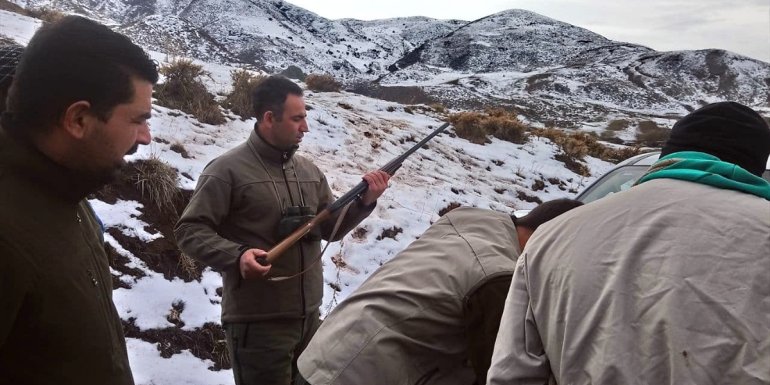 Kars'ta kaçak avcılık yaptıkları iddia edilen 2 kişi suçüstü yakalandı