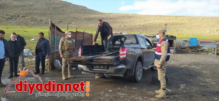 iddiasıyla kanalından 2 alındı kapak kişi çaldıkları gözaltına sulama demir Kars