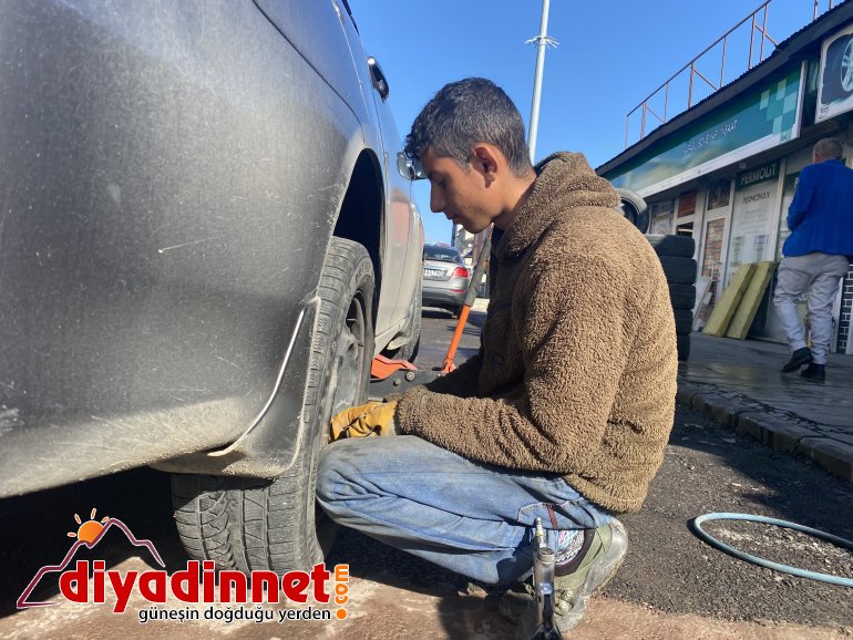 Kış mevsiminin yaklaşmasıyla lastikçilerde yoğun mesai başladı6