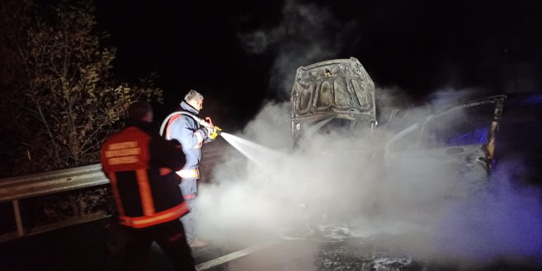 Malatya'da seyir halindeki otomobil yandı