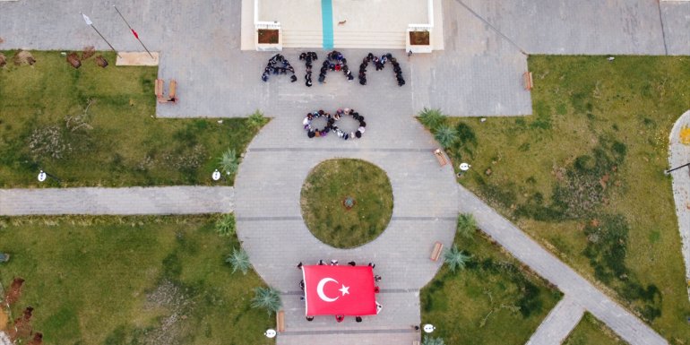 Malatya'da üniversite öğrencilerinden 'ATAM' koreografisi