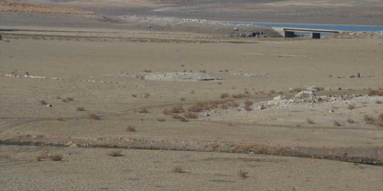 Muş Alparslan-1 Barajı'nın su seviyesi büyük oranda düştü