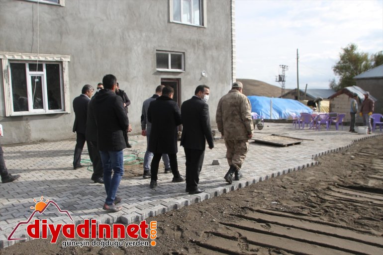 Demirer, iki Kaymakamı incelemelerde bulundu köyde - Malazgirt MUŞ 5