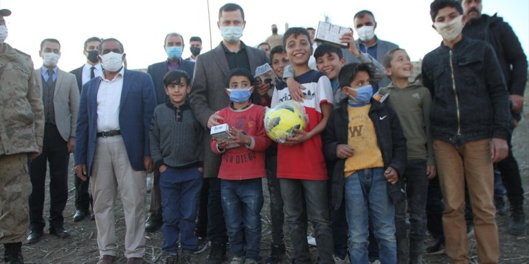 Malazgirt Kaymakamı Demirer, köy ziyaretlerini sürdürüyor