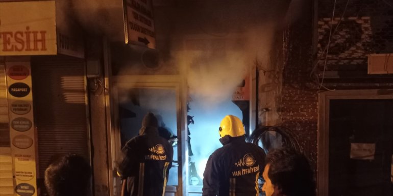 Özalp'te bir iş yerinde yangın çıktı