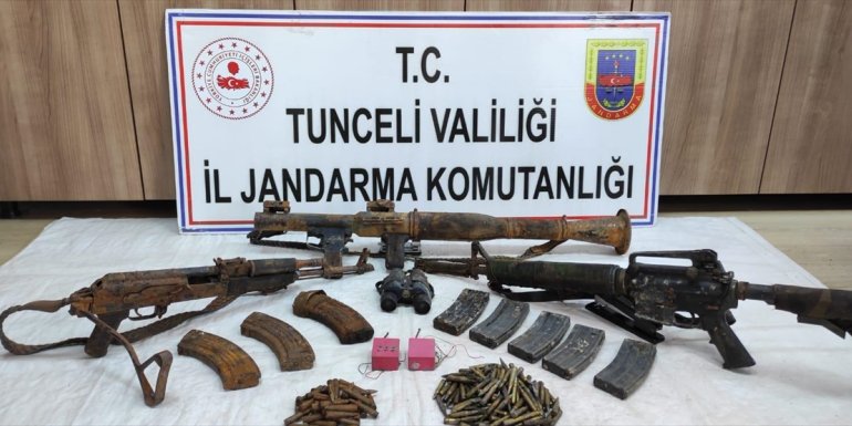 Tunceli'nin Pertek ilçesinde teröristlere ait silah ve mühimmat ele geçirildi