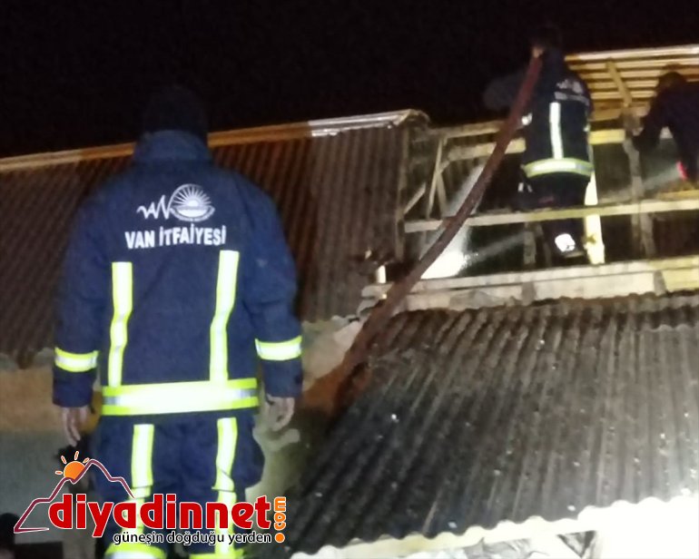 altına çatısında - Ahır VAN alındı yangın kontrol çıkan 3