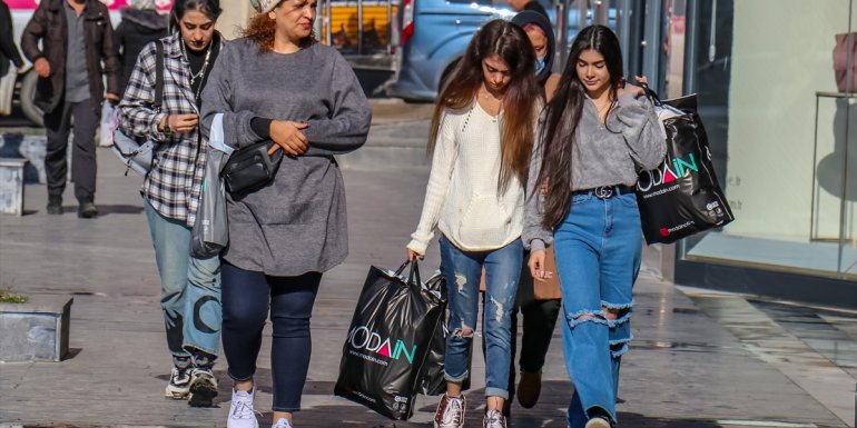 Van bir haftada yaklaşık 10 bin İranlı turisti ağırladı