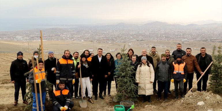 Van Büyükşehir Belediyesi bir yılda 30 bin fidanı toprakla buluşturdu