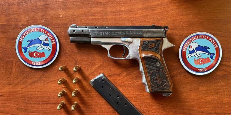 Van'da çeşitli suçlardan aranan 12 kişi tutuklandı