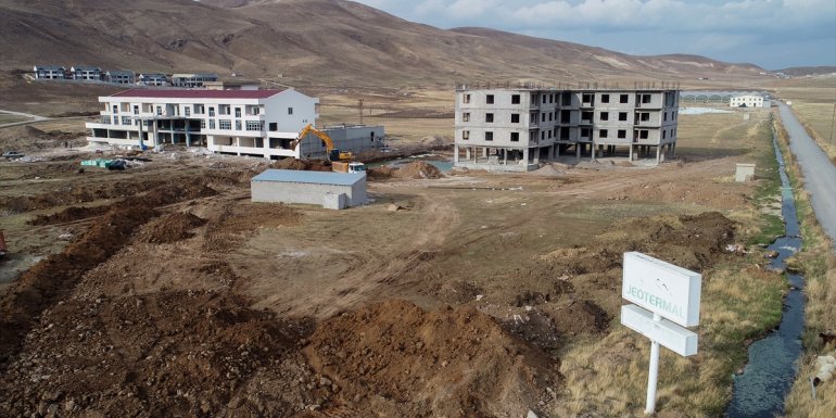 Eksi 40 derecede kayak yapıp 90 derecelik termal suyun tadını çıkaracaklar