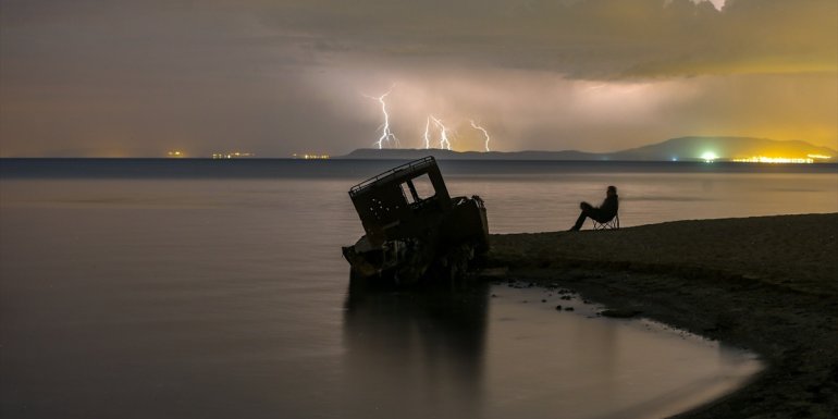 Van Gölü'nün simgesi, sökülen batık teknenin yerine yenisi konulacak