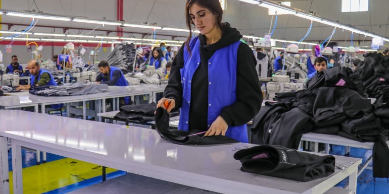 Van'daki tekstil fabrikalarının ürünleri yurt dışına ihraç ediliyor