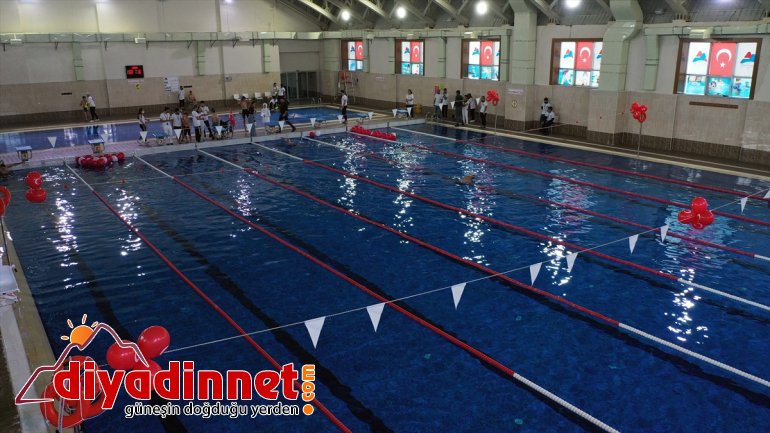 engelli mücadele kulaç atarak - Bedensel etti havuzda AĞRI sporcular 3