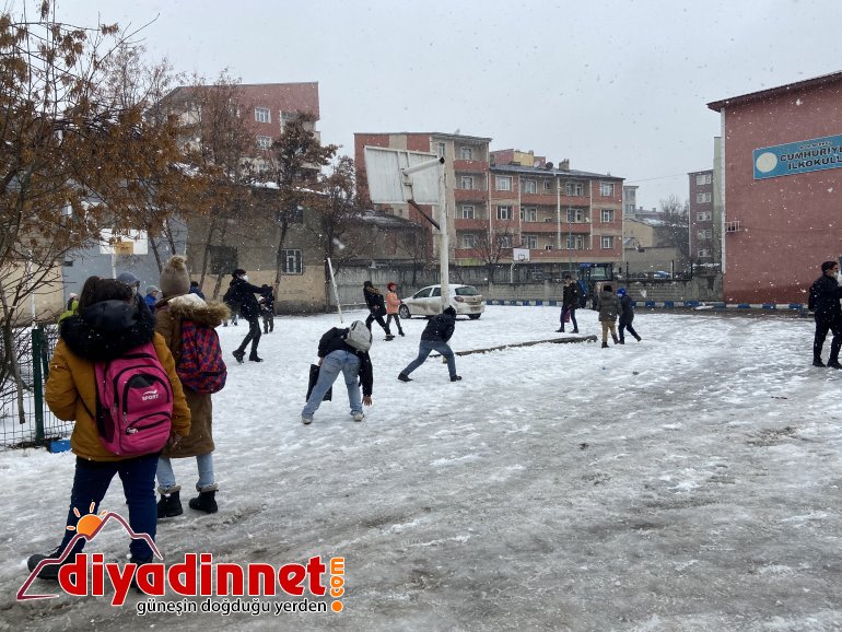 Ağrı beyaza büründü, karın tadını çocuklar çıkardı1