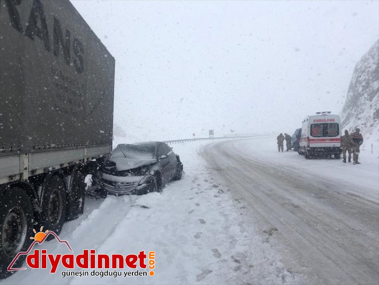 sürücüsü yaralandı otomobilin çarpan yolda tıra Ağrı