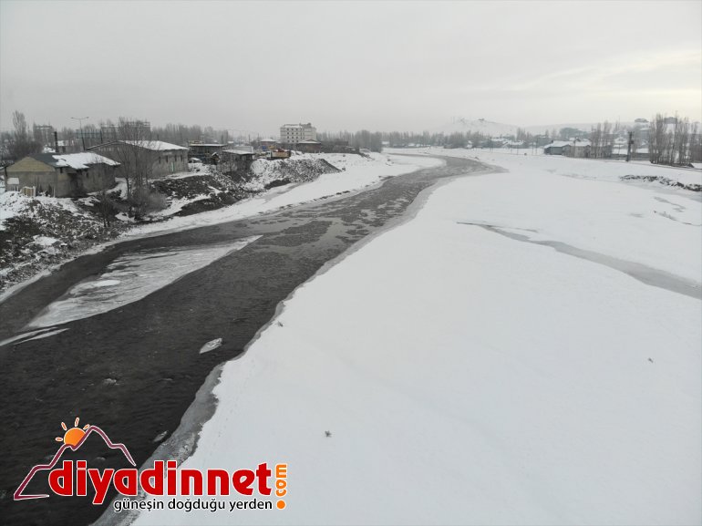 Doğu Anadolu Bölgesi'nde gece en düşük hava sıcaklığı sıfırın altında 22 dereceyle Ağrı'da ölçüldü.