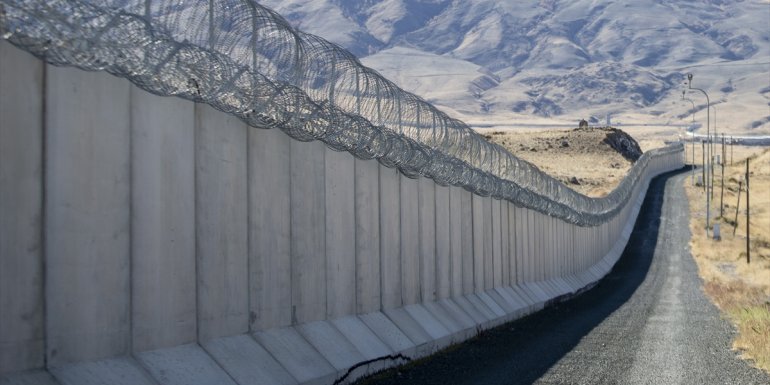 Huduttaki güvenlik duvarı sınırdan kaçak geçişleri engelledi