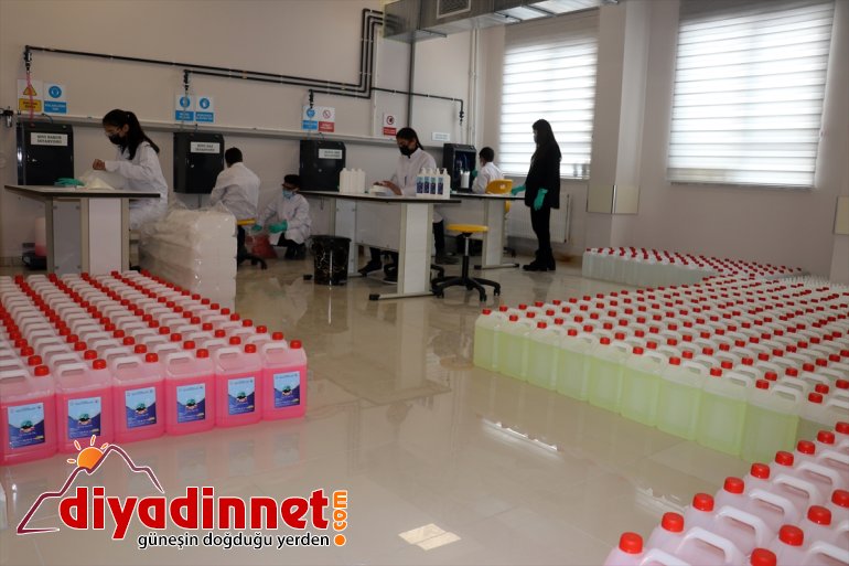 Meslek lisesi öğrencileri "Ağrı Dağı" markasıyla hijyen malzemesi üretiyor